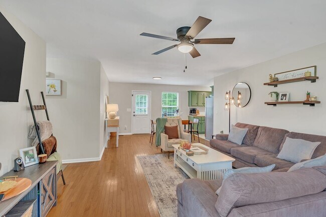 Building Photo - 2029 Sunday Silence Dr