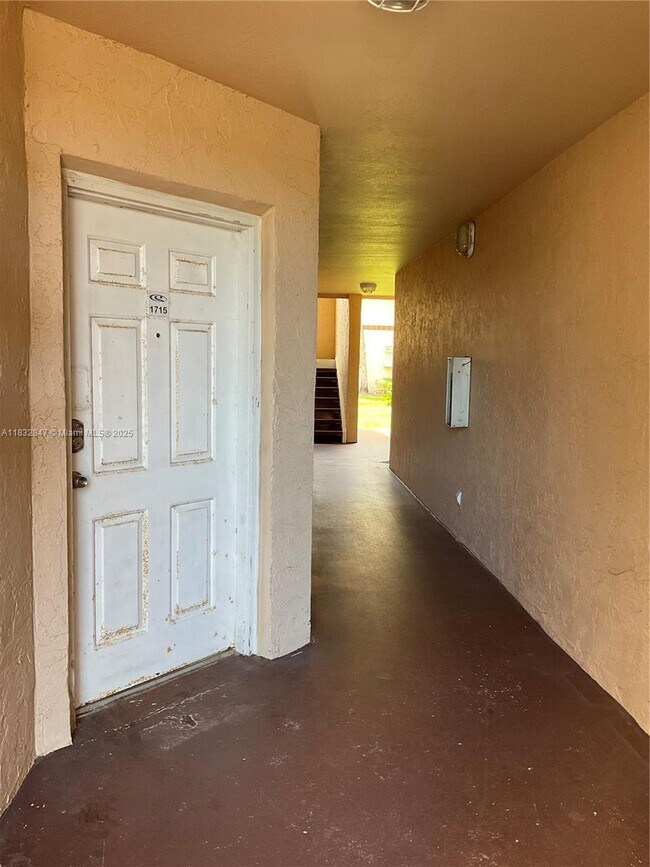 Building Photo - 3320 Pinewalk Dr N