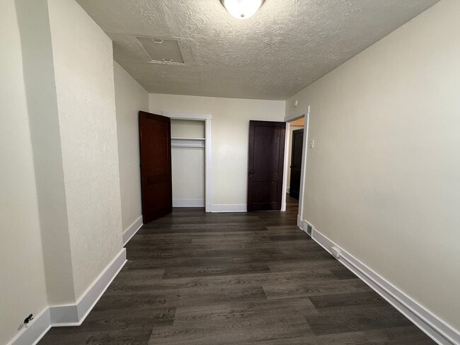 Building Photo - Updated 3BR 1 bath house with off street p...