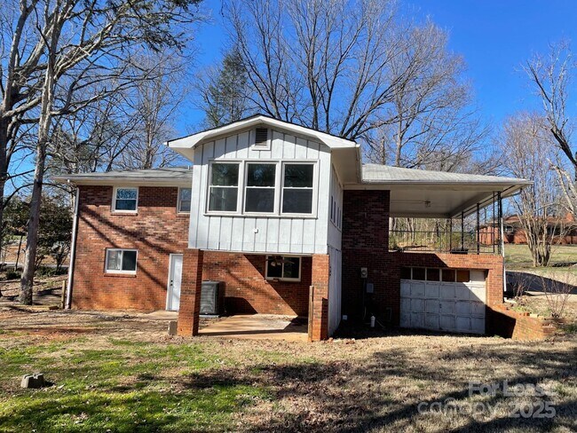 Building Photo - 131 Butterfield Cir