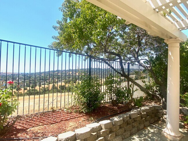Building Photo - AVAILABLE BY 1/1/26 - ELEGANT AND SPACIOUS 4 BED, 4 BATH 2 STORY HOME WITH VIEWS OF EL DORADO HILLS