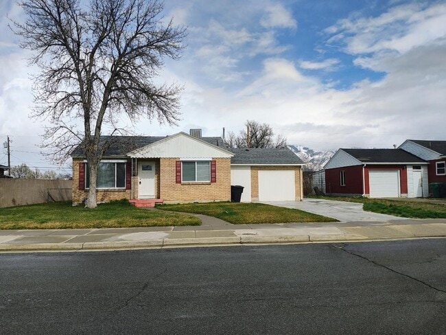 Primary Photo - Beautiful 2 Bd 2 Bath Home in Murray
