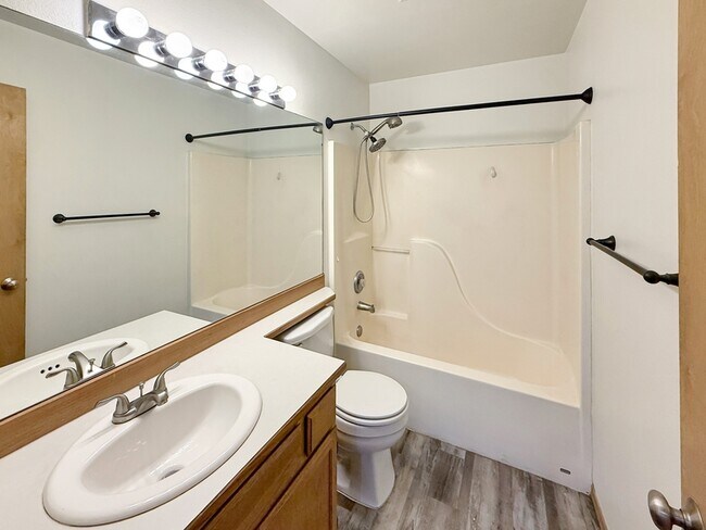 Building Photo - 2565 N Stagecoach Dr