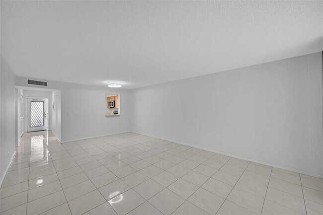 Building Photo - 14773 Cumberland Dr