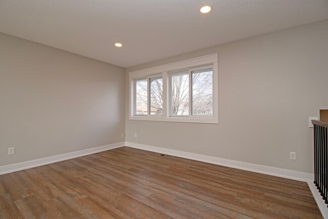 Building Photo - 6082 Kalland Cir NE