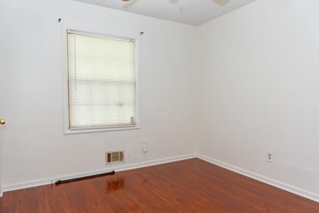 Building Photo - 6205 Fieldcrest Dr