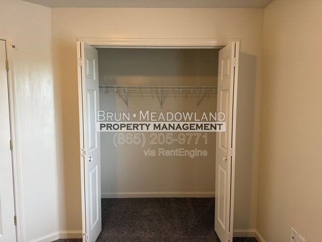 Building Photo - 5622 Boxwood Garden Way