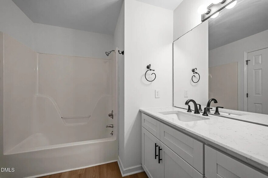 Private Bath - 1033 Oak Lake Ct