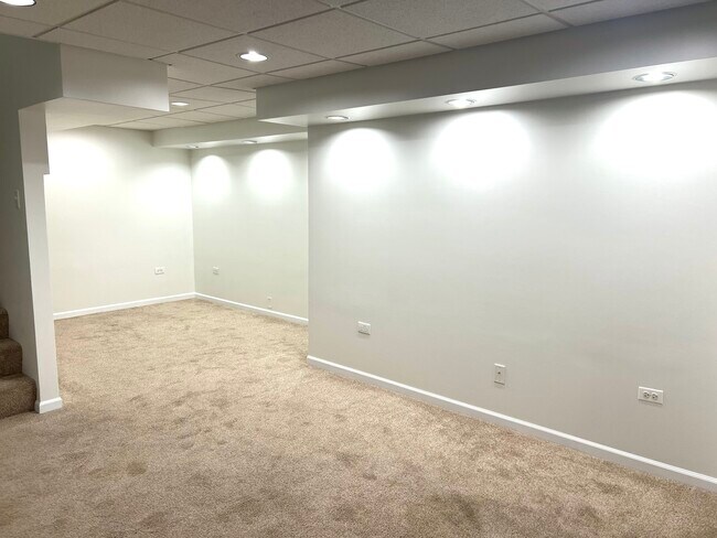 Building Photo - 2112 Skylane Dr