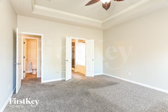 Building Photo - 1005 Bethpage Ln