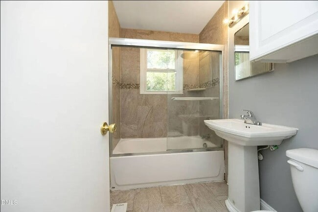 Building Photo - Charming Renovated Ranch – Turn-Key Ready in a Prime Raleigh Location