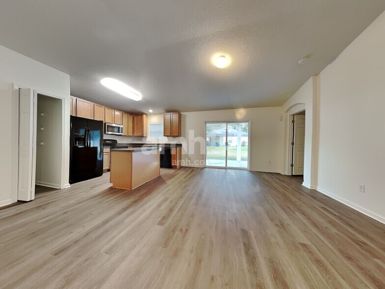 Building Photo - 6421 Pinewood Hills Dr