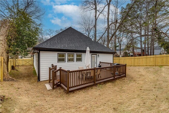 Building Photo - 551 Woodrow Ave