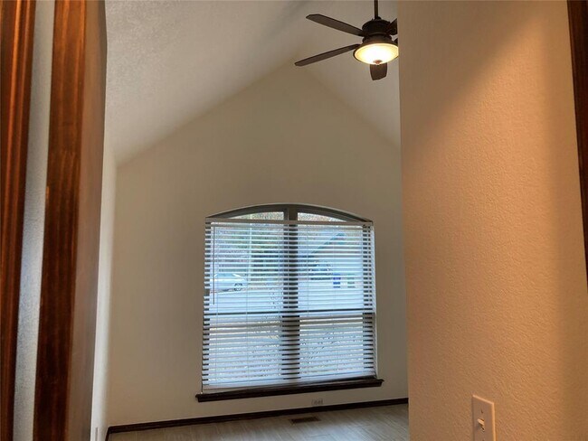 Building Photo - 405 Rhoades Ct