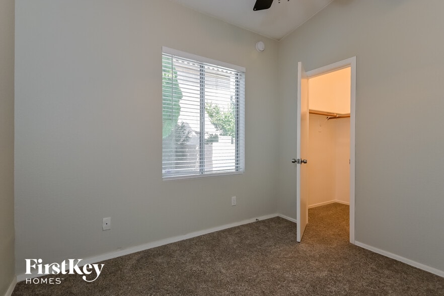 Building Photo - 7640 W Summer Sky Dr