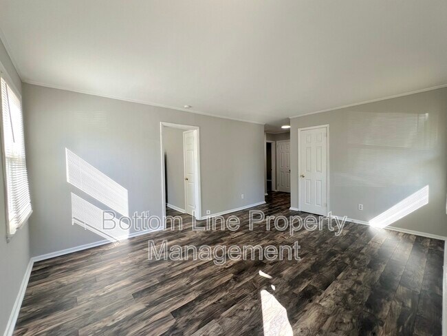 Building Photo - 1529 Newcastle St