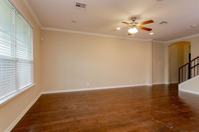 Building Photo - 13400 Briarwick Dr