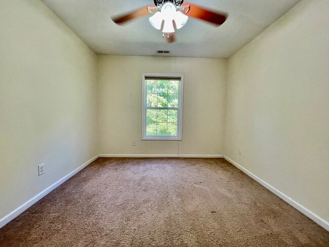 Building Photo - 806 Northwood Hills Ave