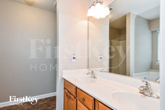 Building Photo - 104 Jamestown Oaks Dr