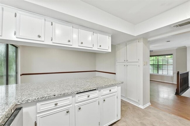 Building Photo - 329 Gleneagles Dr