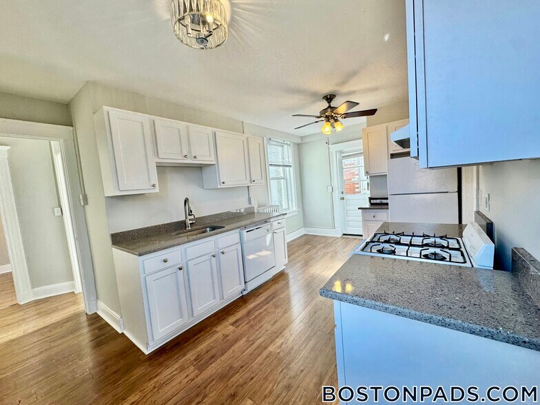 Building Photo - 224 Hanover St