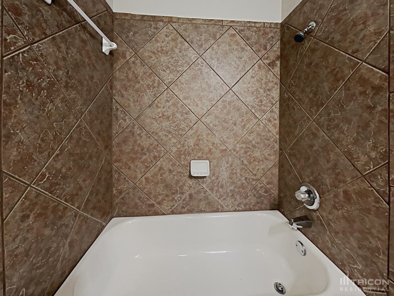 Building Photo - 1240 Estival Dr