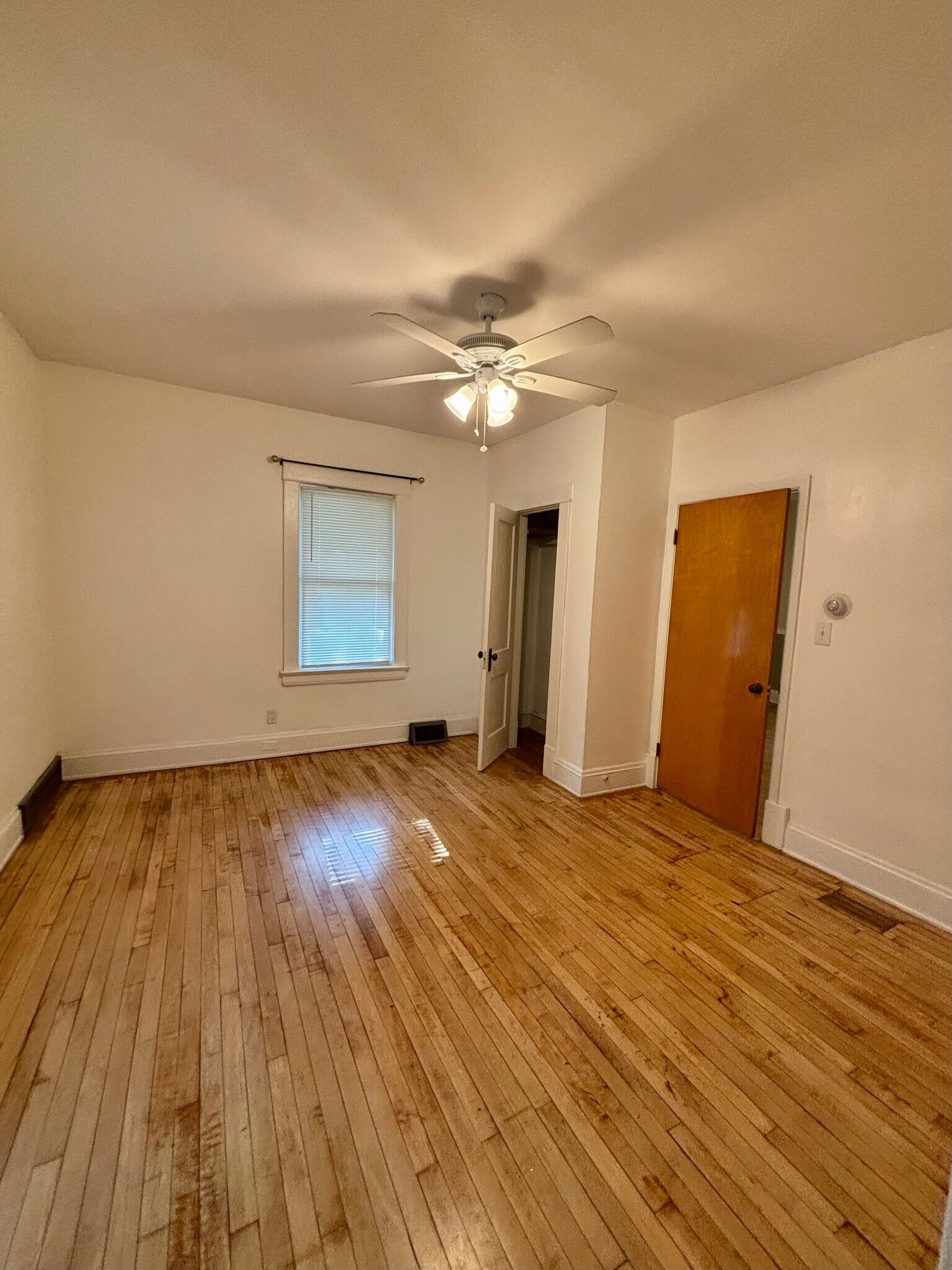 Building Photo - 1574 Ridgewood Ave