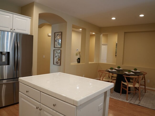 Building Photo - Cozy Stevenson Ranch Home on a Quiet Cul-D...