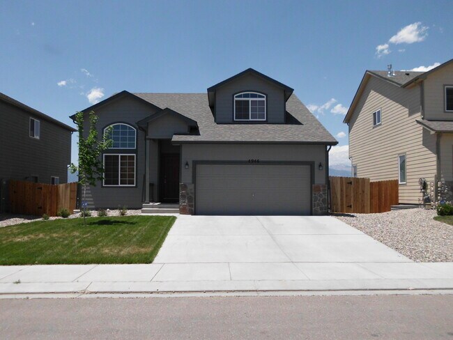 Primary Photo - Beautiful 3 bedroom home available with mo...