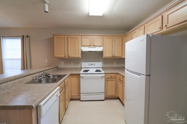 Building Photo - 8033 Stonebrook Dr