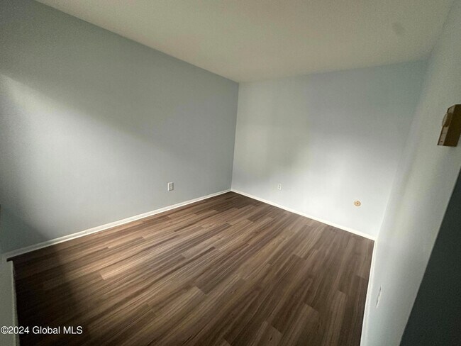 Building Photo - 9 Donna Lynn Dr