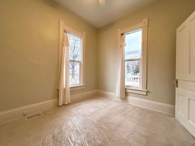 Building Photo - Three Bedroom Home in Muskegon