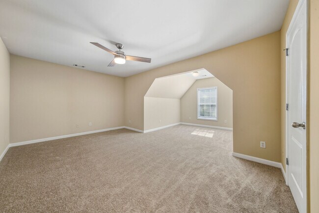 Building Photo - 4750 Ferncrest Pl