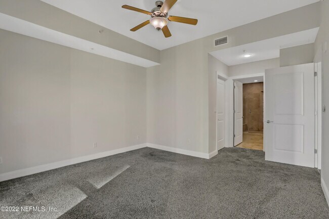 Building Photo - 1431 Riverplace Blvd