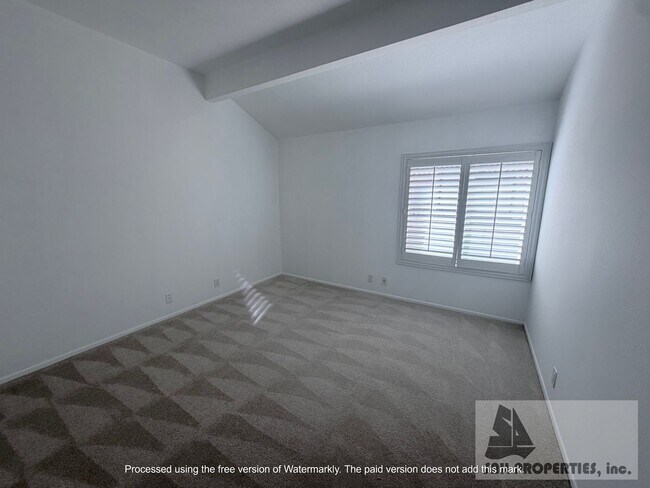 Building Photo - Coastal Condo in Newport Beach!