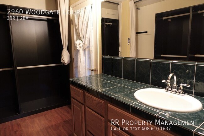 Building Photo - 2960 Woodgate Ct
