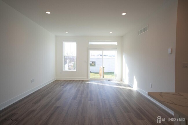 Building Photo - 85 Mustang Dr