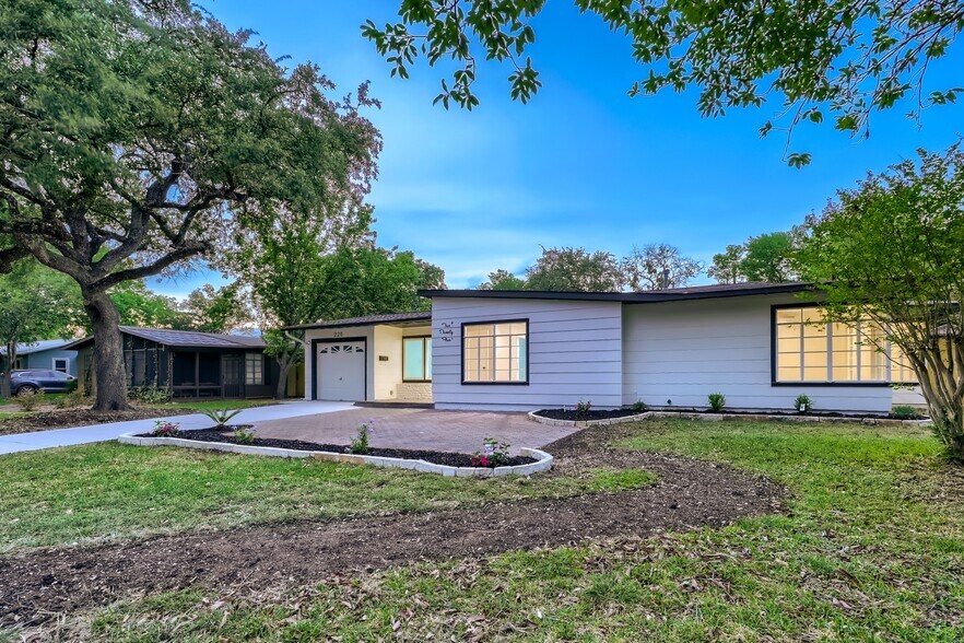 Building Photo - 225 Seford Dr