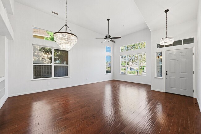 Building Photo - 1439 Gordon Dr