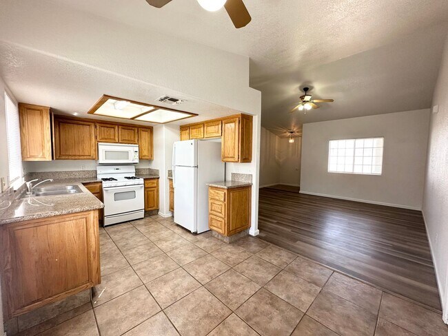 Building Photo - 2647 Simms Ave