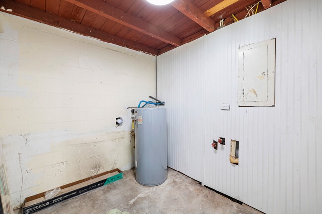 Building Photo - 6818 59th St N