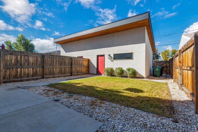 Building Photo - 2567 S Acoma St