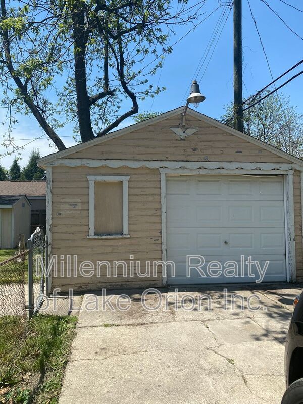 Building Photo - 85 E Beverly Ave