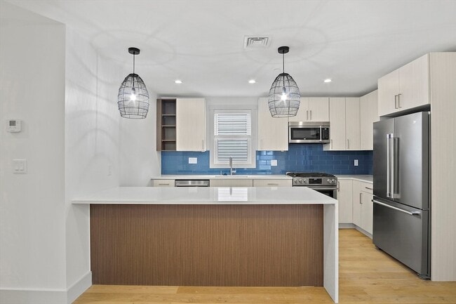 Building Photo - 26 Crescent Ave