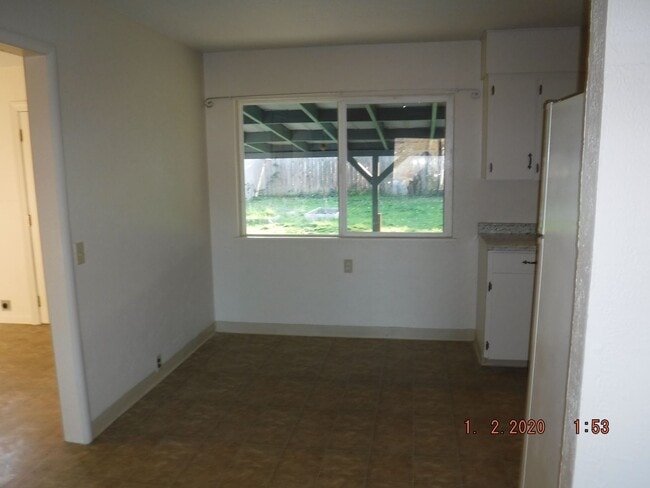 Building Photo - Three Bedroom House in Talent