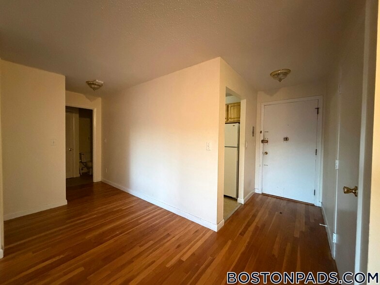 Building Photo - 122 Dustin St