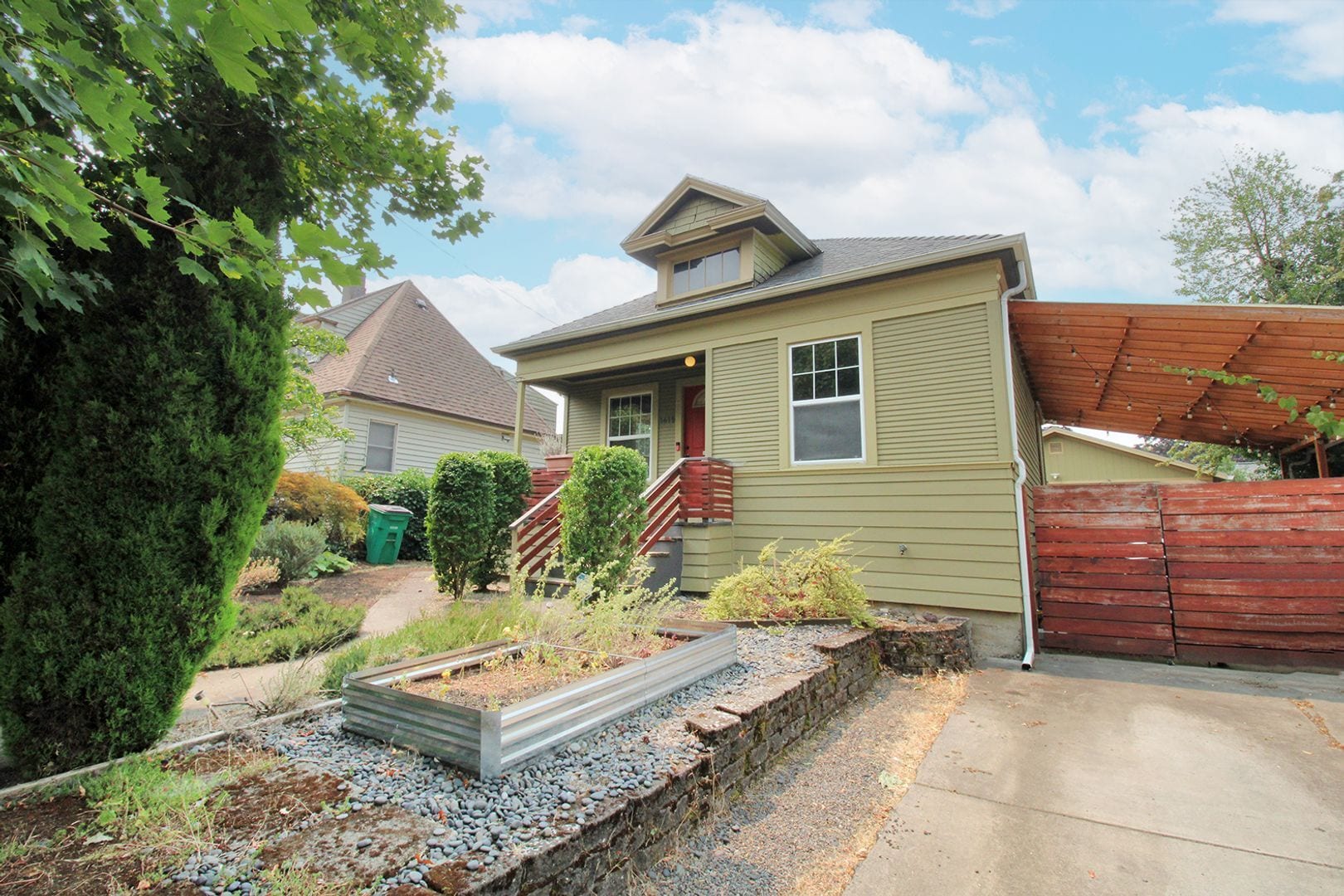 Building Photo - 1415 NE 74th Ave