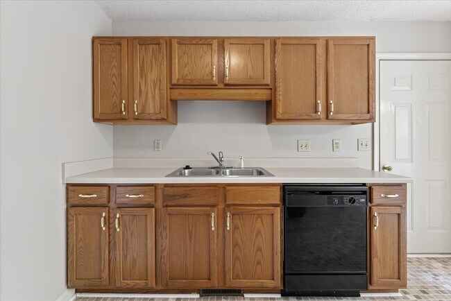 Building Photo - Three Bedroom in Sango!