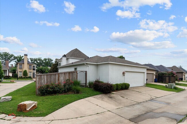 Building Photo - LUXURY LIVING IN THE PRESTIGIOUS PROVENANCE SUBDIVISION