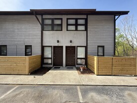 Building Photo - Laurelwood Apartments
